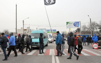 "Євробляхери" другий день блокують українські магістралі: на яких дорогах ускладнено рух