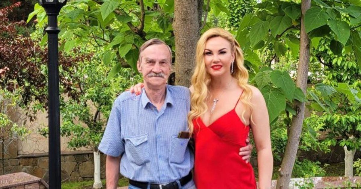 Камалія показала свого батька у день його народження