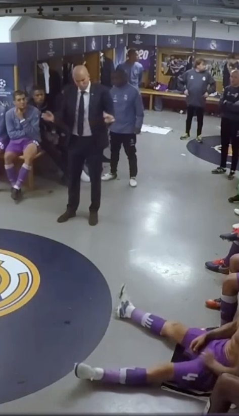 В Сети появилось видео из раздевалки "Реала" в финале Лиги чемпионов: Зидан настроил команду на гол