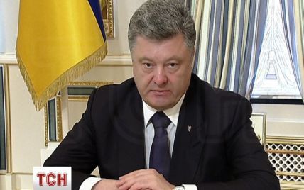 Порошенко анонсировал жителям оккупированного Донбасса "подарок" ко Дню Независимости