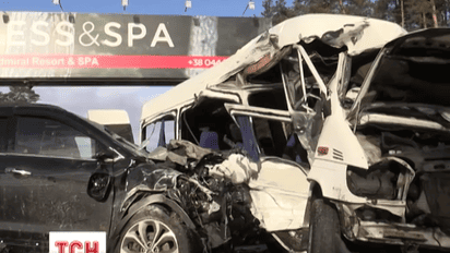 Під Києвом розбилася маршрутка, є загиблі, десятки постраждалих