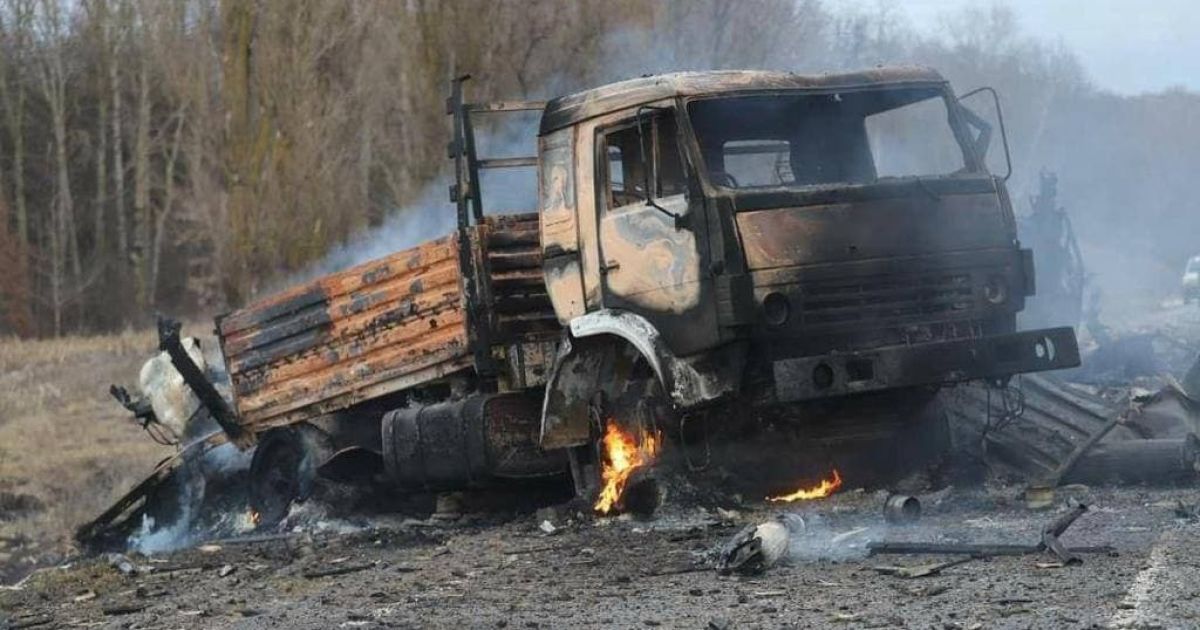 Росіяни зазнали нової "невдачі": у МВС показали, як під Черкасами вщент згоріла техніка окупантів (фото)
