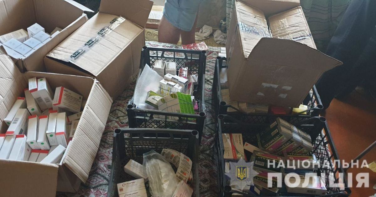 У Дніпрі викрили чоловіка та жінку на інтернет-продажу ліків та БАДів, у складі яких були психотропи