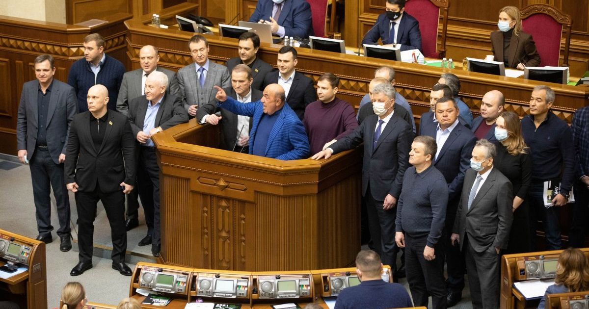 Закриття "каналів Медведчука": як на санкції відреагували у Верховній Раді