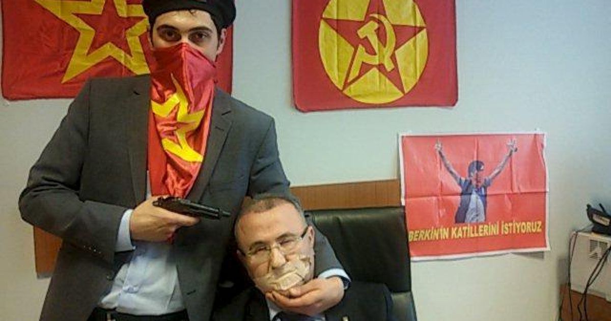 Террористы из запрещенной в США, ЕС и Турции группировки захватили в заложники прокурора.