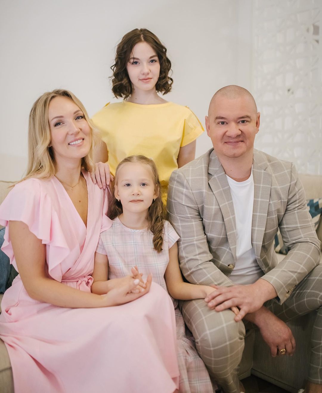 Євген Кошовий з дружиною та доньками / © instagram.com/yalta_k