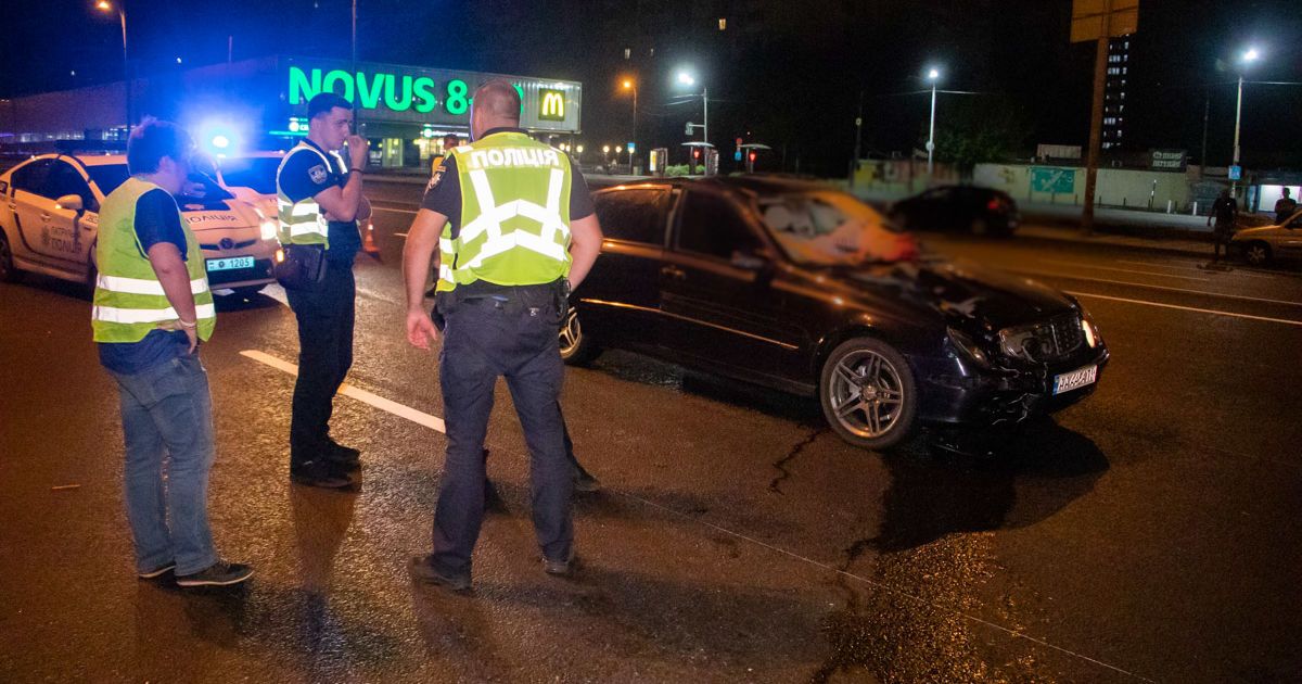 У Києві водій збив дівчину на переході і втік з місця трагедії