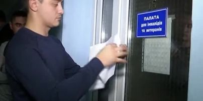 Корбану ночью подсунули повестку в суд просто под дверь палаты в больнице