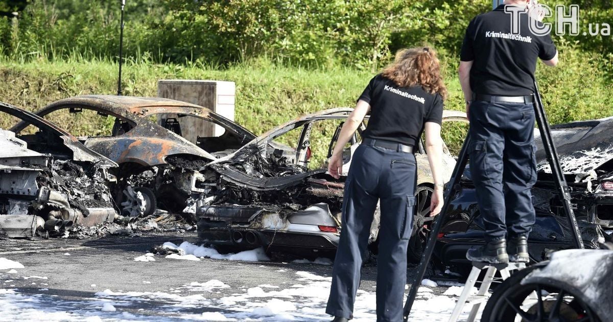Напередодні саміту G20 у Гамбурзі спалили вісім елітних автівок Porsche