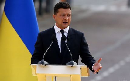 Зеленский призвал украинцев менять страну, а соратников — перестать "отказываться от ответственности"