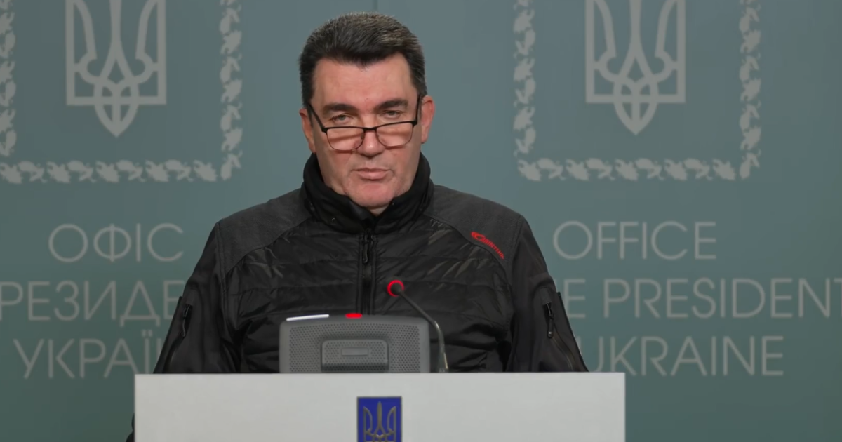 "Тут ворога зустрічають вогнем і барикадами": Данілов розповів про найгарячіший напрямок доби