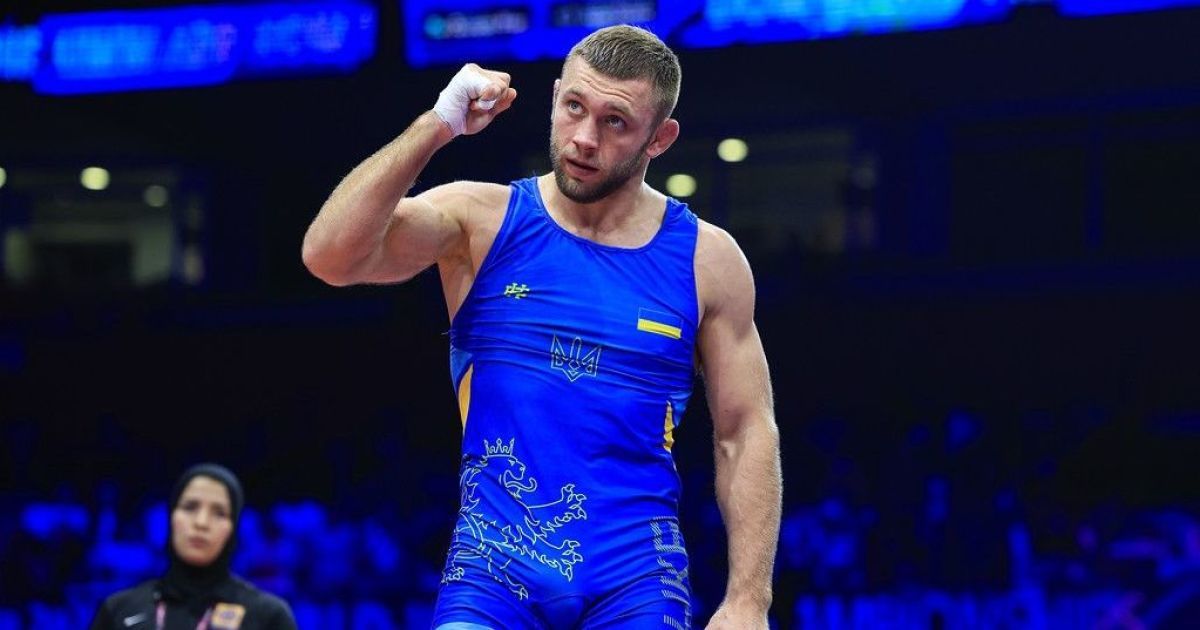 The Ukrainian wrestler won a World Cup medal and refused a joint photo