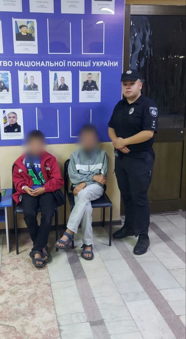 Двоє братів, які викрали та спалили мопед