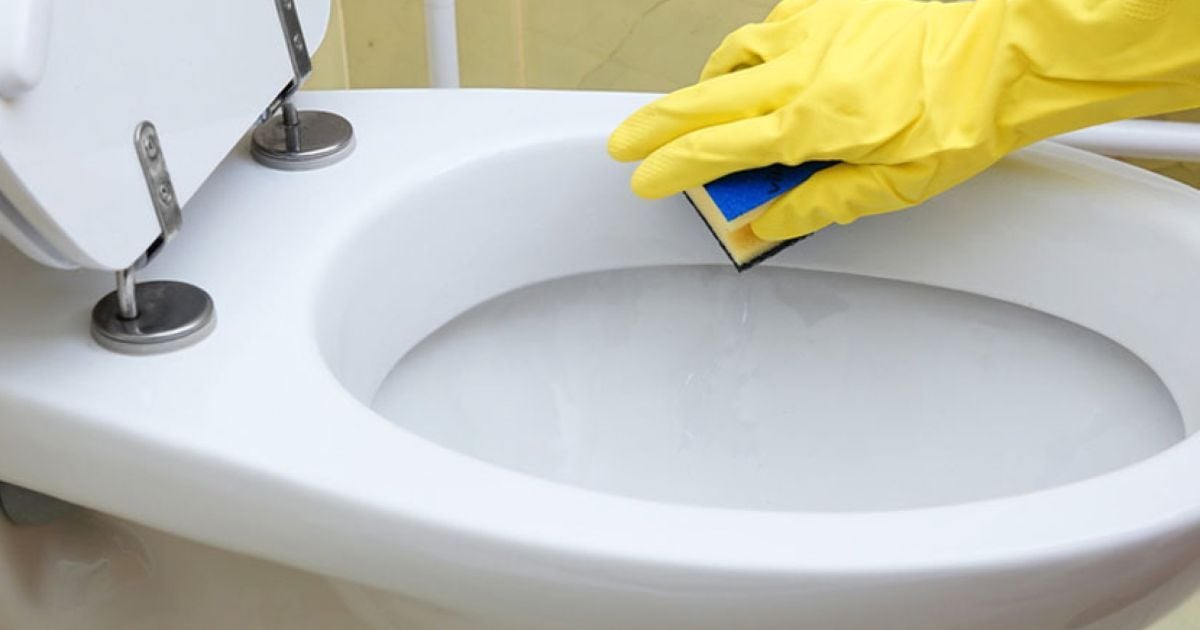 Как отчистить унитаз от желтизны и известкового налета