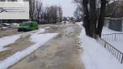 В Киеве прорвало трубу: водой залило улицу, транспорт остановился (видео)