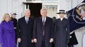 Джилл та Джо Байдени вітають Дональда Трампа та Меланію Трамп біля Білого дому у Вашингтоні