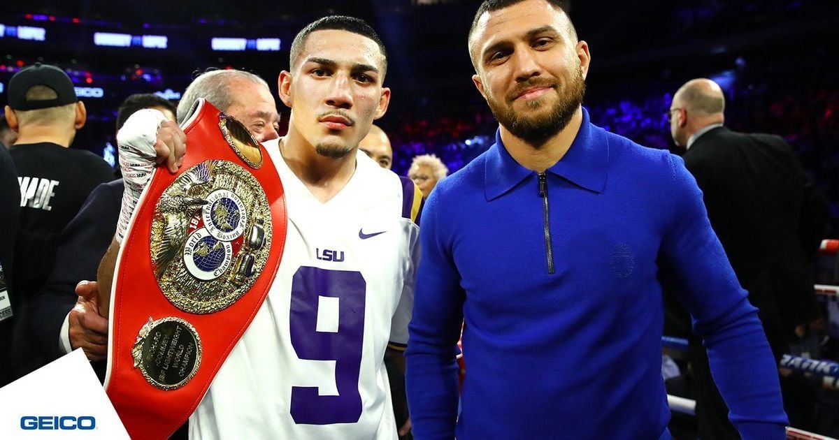 Ломаченко про бій з Лопесом: Буде цікаво після поєдинку подивитися в очі йому та його батьку