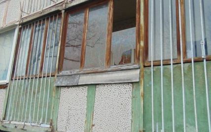 У Києві посеред ночі грабіжник вліз на балкон 74-річної жінки та погрожував ножем