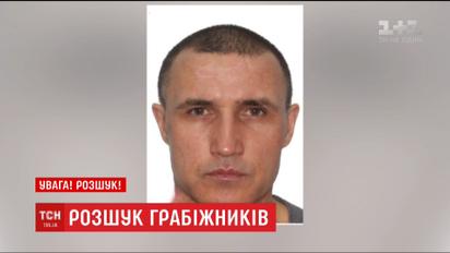 Підозрюваним у пограбуванні ювелірної крамниці в Херсоні закидають іще 20 розбійних нападів