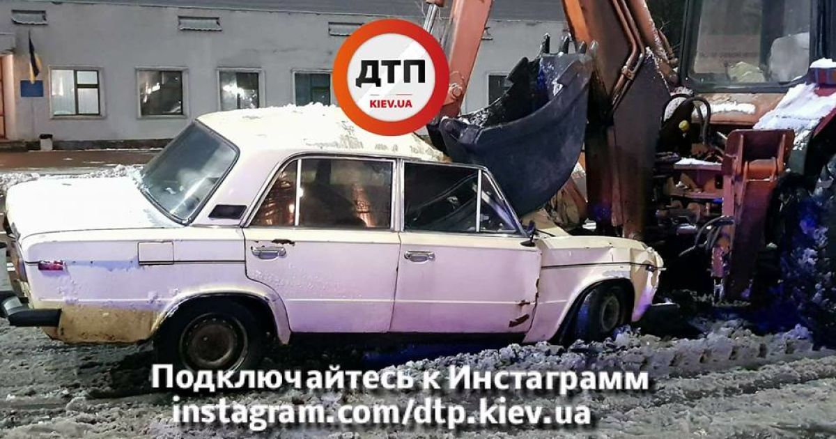 ДТП Ваз і трактор Київ_2 / © facebook.com/dtp.kiev.ua