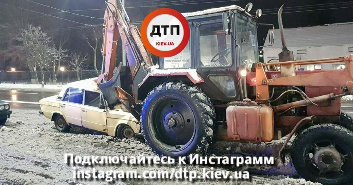 ДТП Ваз і трактор Київ_5 / © facebook.com/dtp.kiev.ua