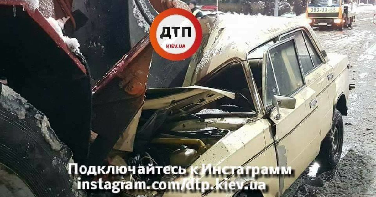 ДТП Ваз і трактор Київ_3 / © facebook.com/dtp.kiev.ua