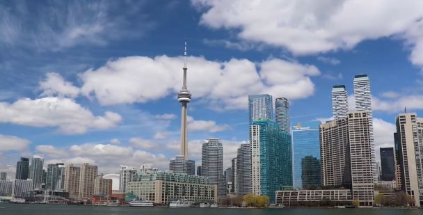 В одній з країн скорочують медичну допомогу для біженців: що зміниться від 1 травня