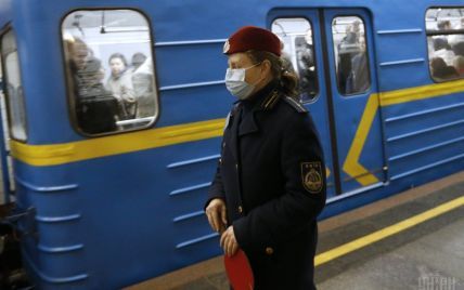 У годину пік на станції метро "Петрівка" пасажирам довелося обходити труп