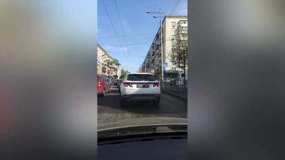 У Києві зіткнулися патрульне авто та легковик: постраждала правоохоронниця