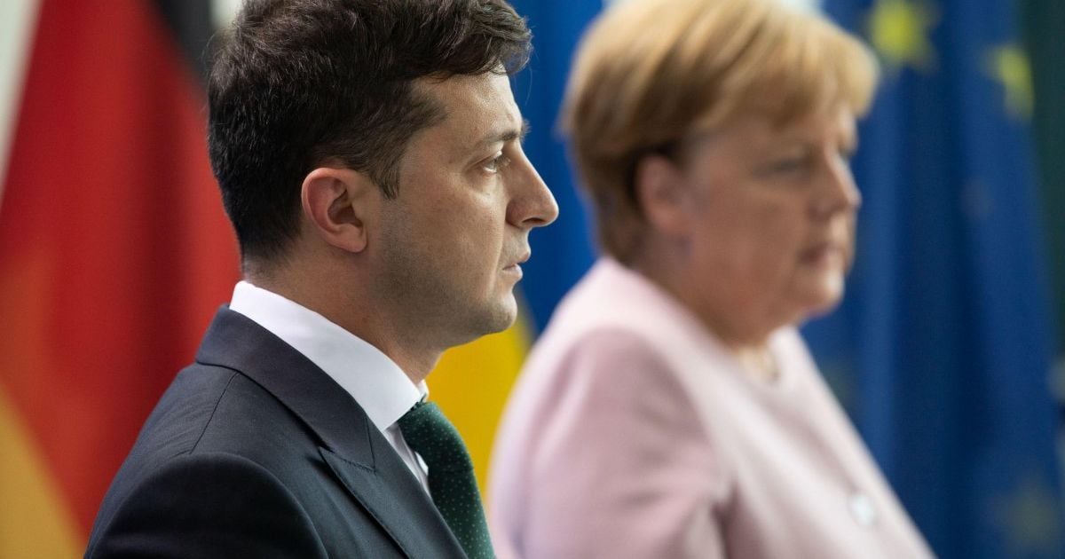 Зеленський телефоном переговорив з Меркель: про що розмовляли лідери