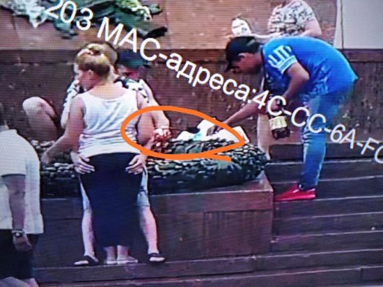 Смажили сосиски на вічному вогні: у Одесі компанія дорослих із дітьми влаштувала пікнік біля меморіалу