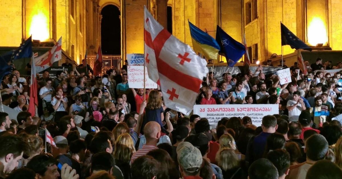 Протесты в Грузии. Полиция разогнала людей, собравшихся у здания парламента в Тбилиси