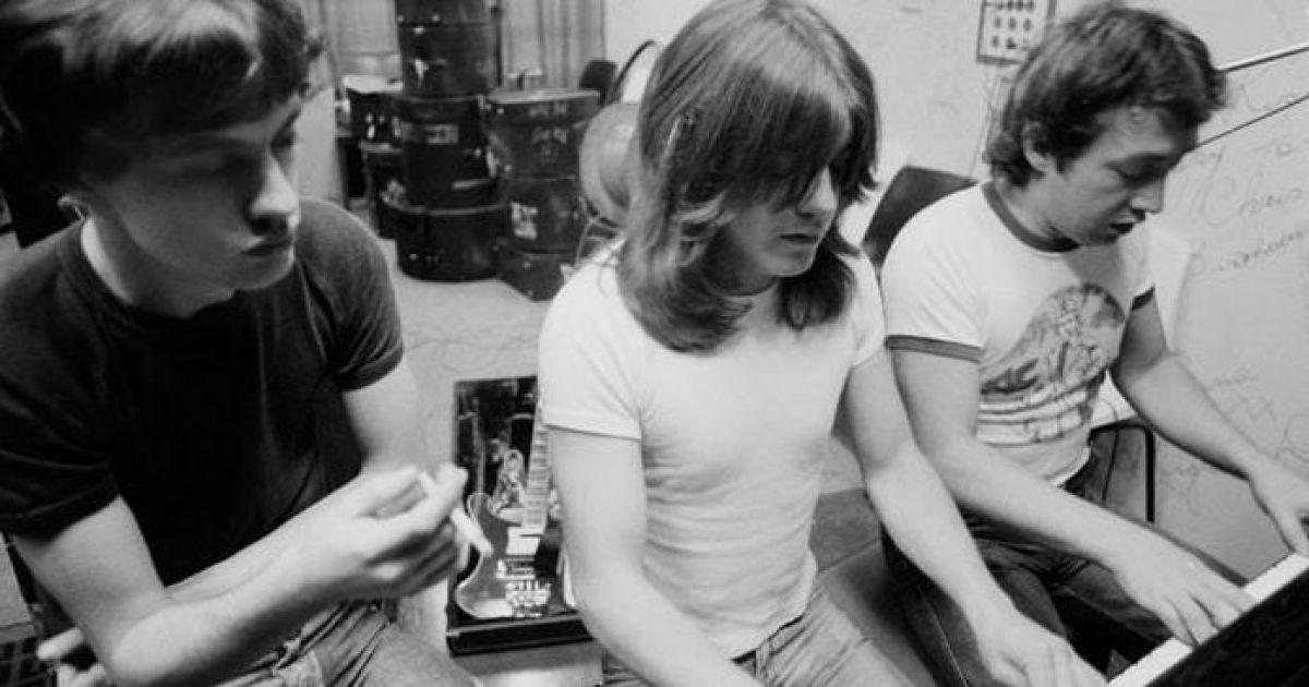 Помер один з засновників культового AC/DC Джордж Янг