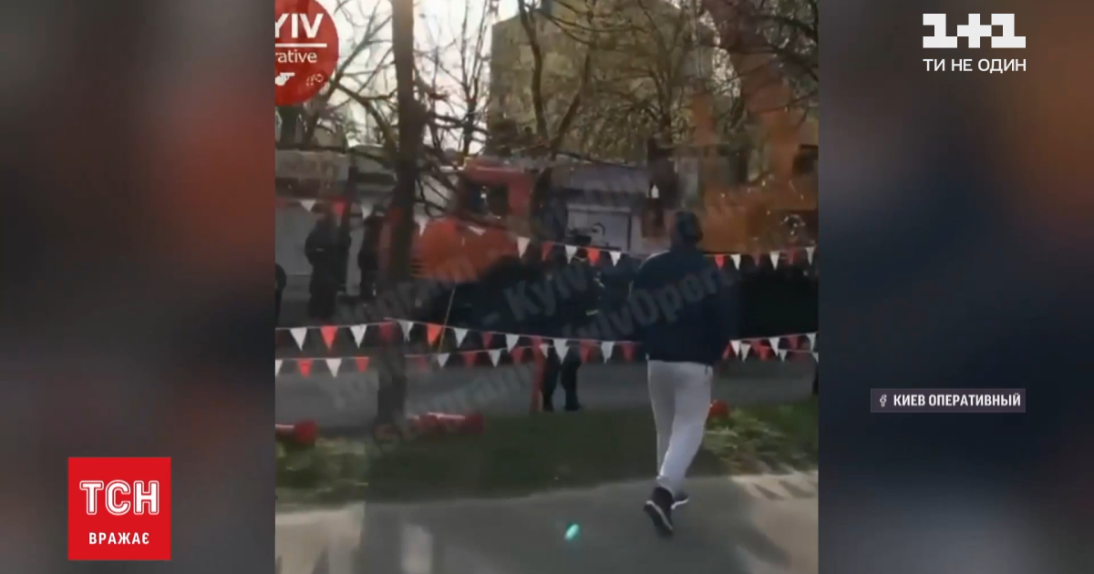 У Києві знову почали зносити незаконні МАФи: на місці працює багато поліції