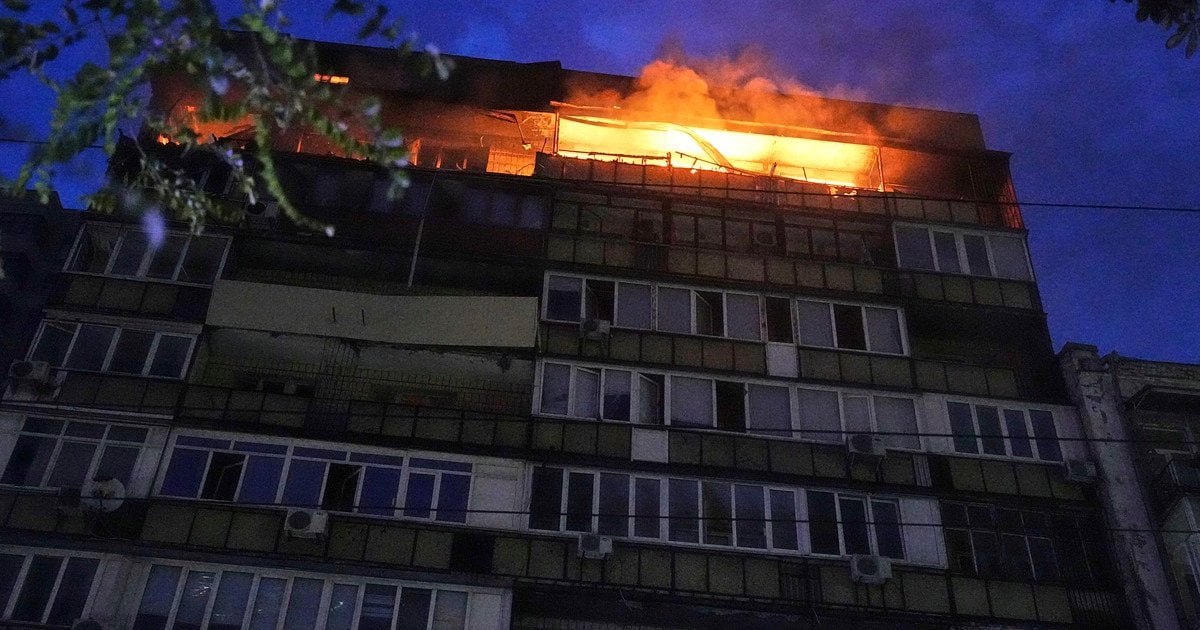 Через удар виникла пожежа у багатоповерхівці