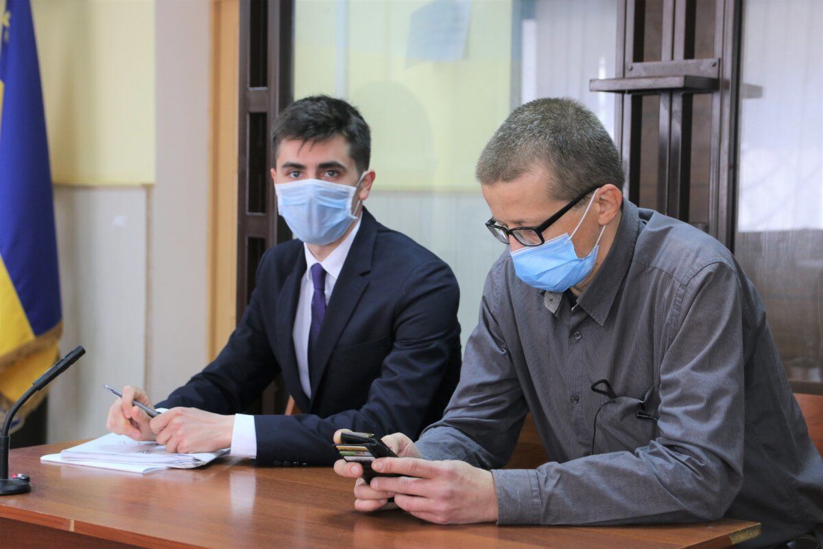 Адвокат Олександр Куликов та Віктор Ручко / Фото: Ґрати / © 