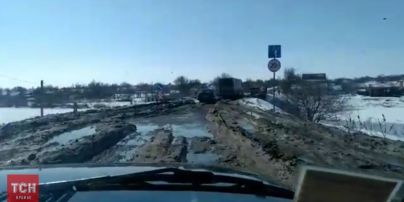 Жители Николаевщины перекрыли дорогу к Кропивницкому, требуя ее ремонта