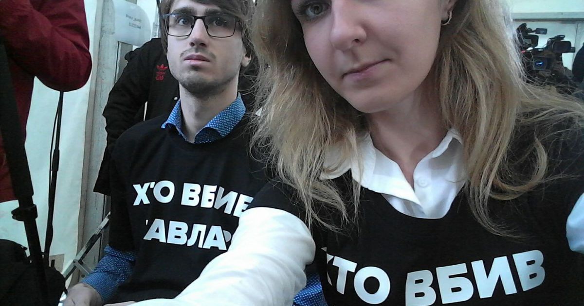 Журналісти прийшли на конференцію Порошенка у футболках з написом "Хто вбив Павла?"