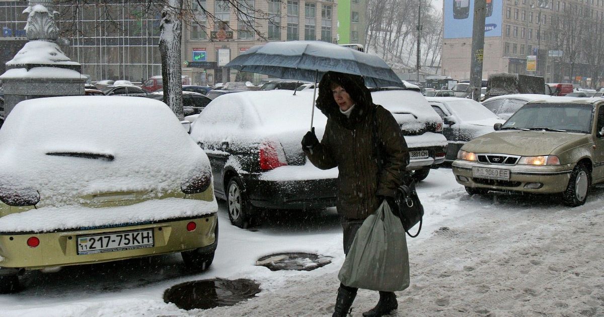 170 ДТП за годину: у Києві випав перший сніг