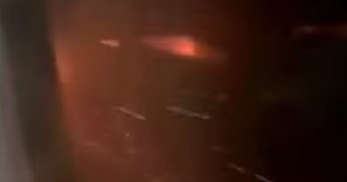 Двигатель самолета загорелся во время полета