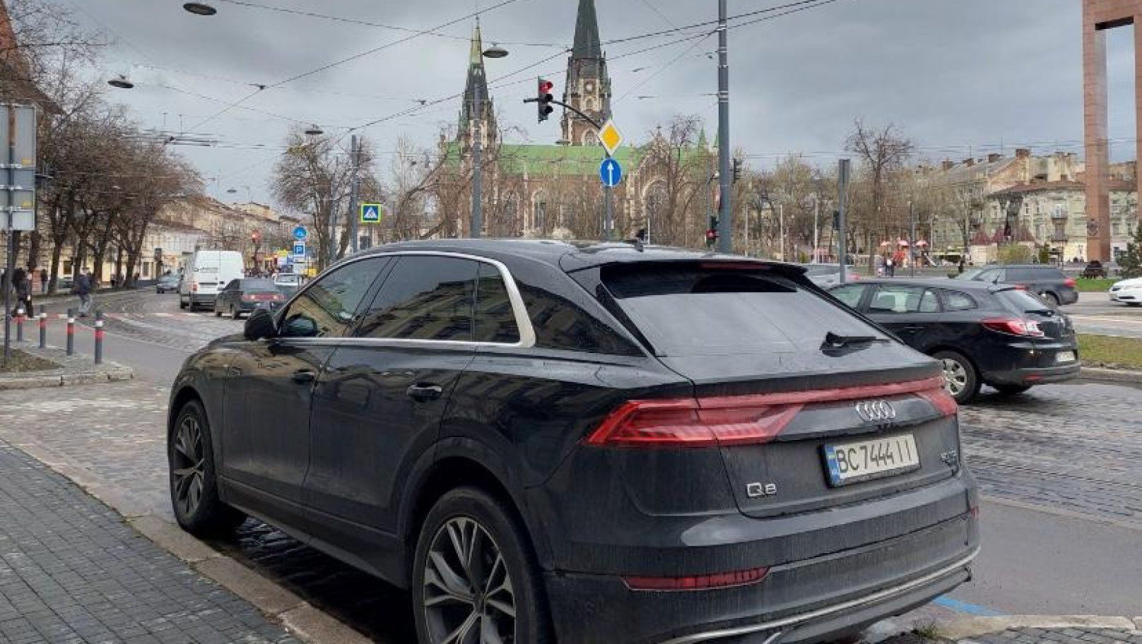 Елітна автівка Audi Q8 Роксолани Москви / © 