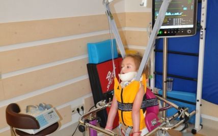 Сотни тысяч гривен нужны, чтобы вернуть к нормальной жизни 4-летнюю Киру