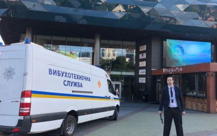 В Киеве поступило анонимное сообщение о заминировании всех детсадов, больниц, ТРЦ и аэропорта