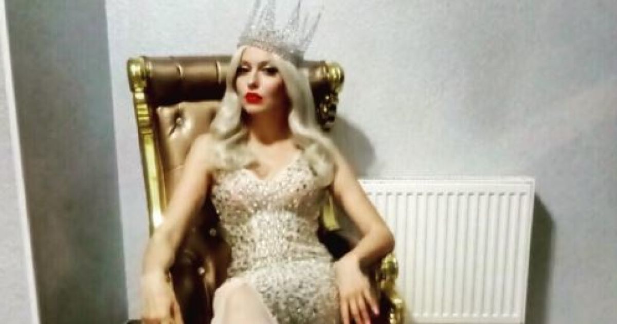 Зваблива Полякова дивилася фінал "Євро 2016" топлес