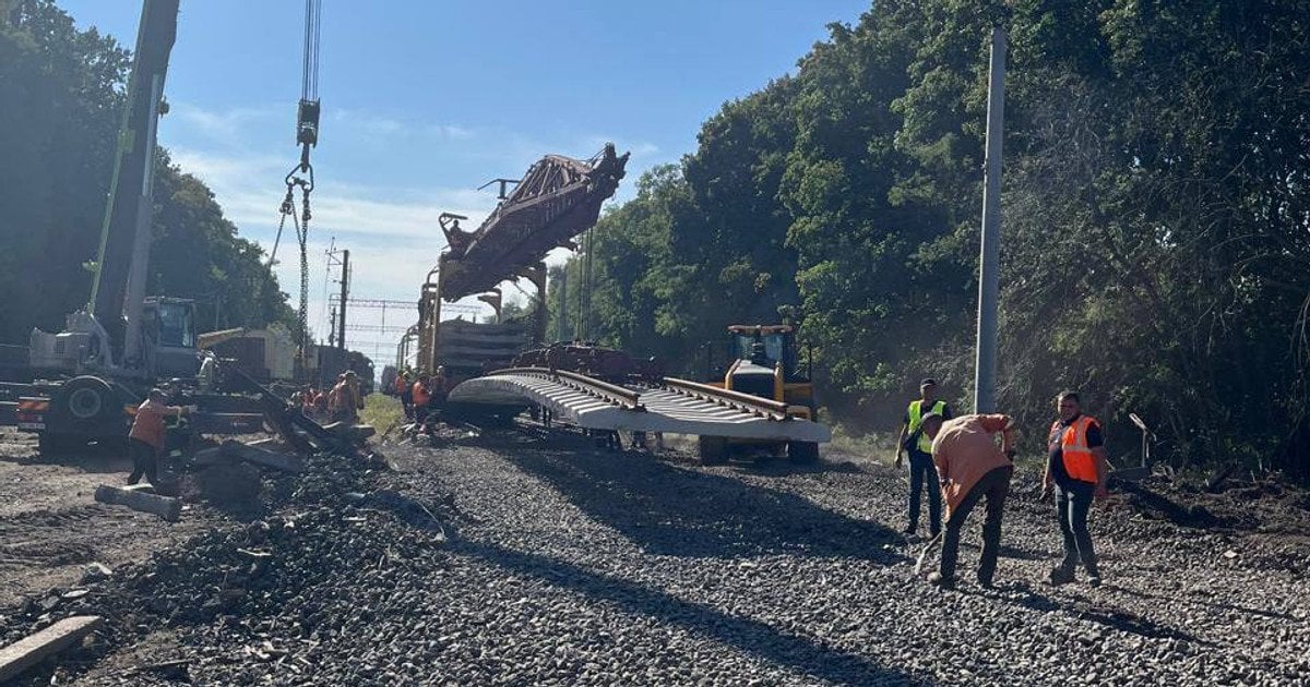 Взрыв в поезде возле Боярки: Свириденко сообщила о последствиях (фото)