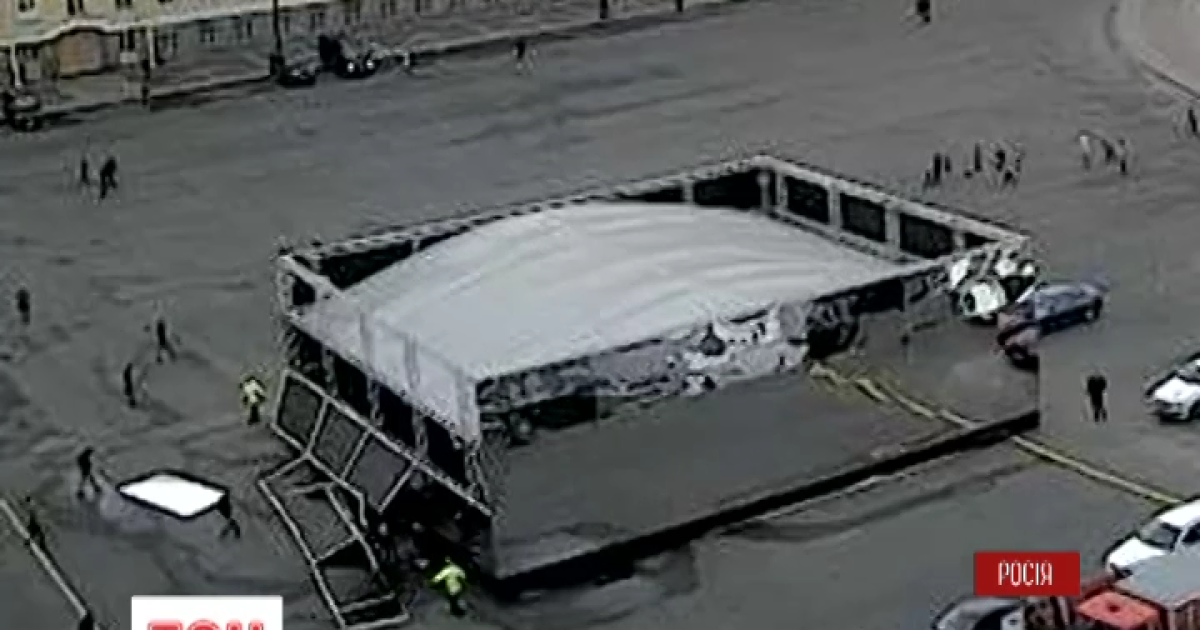 Неустойчивая конструкция сорвала презентацию авто в Санкт-Петербурге