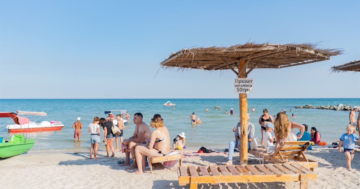 Басейн на кожній базі відпочинку: у Кирилівці вирішували, як будуть оговтуватися після провального сезону