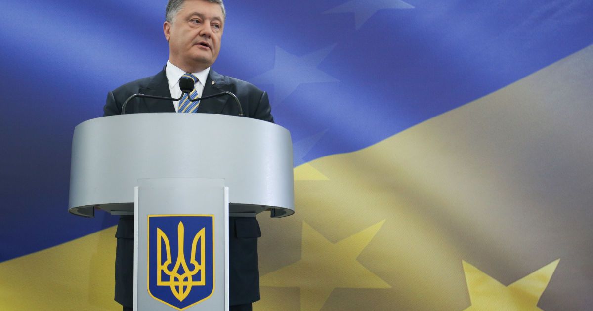 "Ціна агресії має зростати". Порошенко прокоментував нові санкції проти Росії