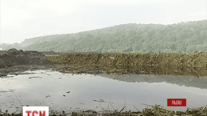 На Львовщине возобновили спасательные работы на свалке