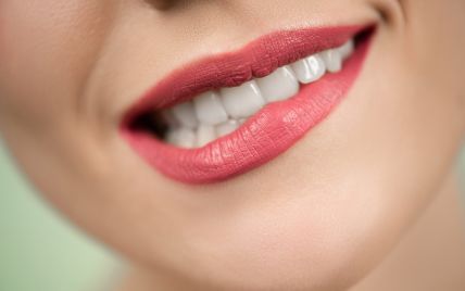 Как отбелить зубы: вред и польза домашнего отбеливания